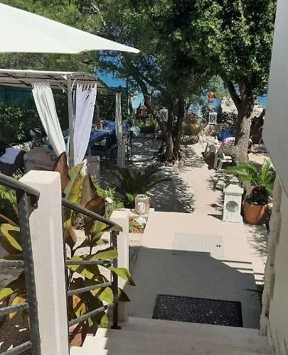 House Nada 펜션 코츌라