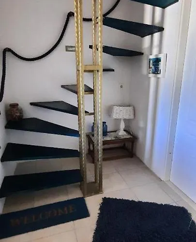 House Nada 펜션 코츌라